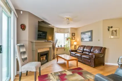 113 1442 Foster Street, White Rock, BC, White rock — Apartment/Condo for sale