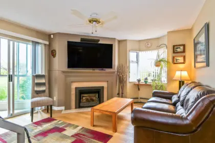 113 1442 Foster Street, White Rock, BC, White rock — Apartment/Condo for sale