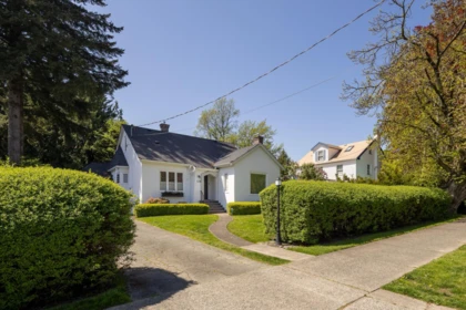 Garden / Landscaping Photo of 438 Fourth Street, New Westminster, BC
