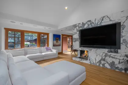 4329 Carolyn Drive, North Vancouver, BC, North vancouver — Single Family Residence for sale