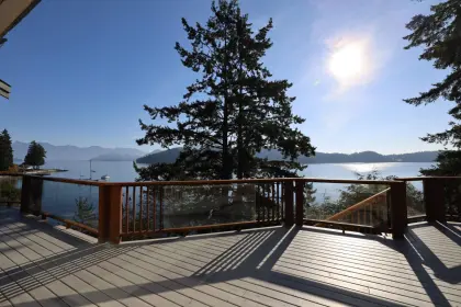 870 Marine Drive, Gibsons, BC, Gibsons — Single Family Residence for sale
