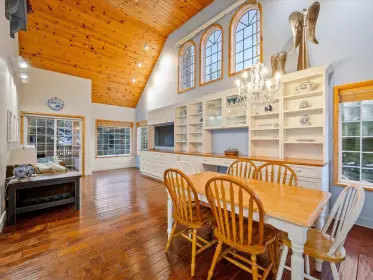7203 N Fitzsimmons Road, Whistler, BC, Whistler — Single Family Residence for sale