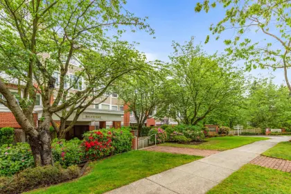203 5280 Oakmount Crescent, Burnaby, BC, Burnaby — Apartment/Condo for sale