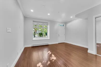 101 5588 Patterson Avenue, Burnaby, BC, Burnaby — Apartment/Condo for sale