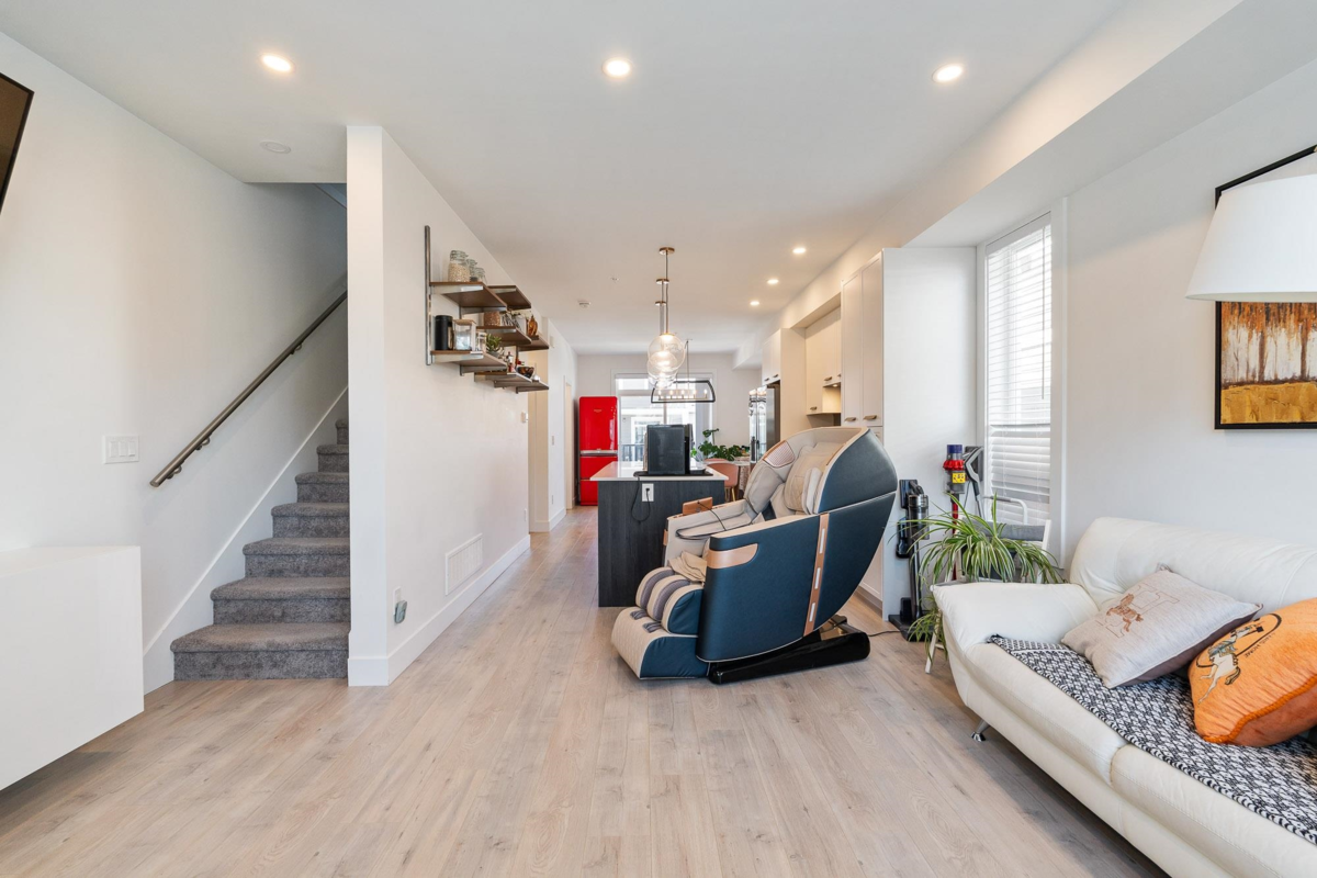 Guest Bathroom Photo of 43 20680 76b Avenue, Langley, BC