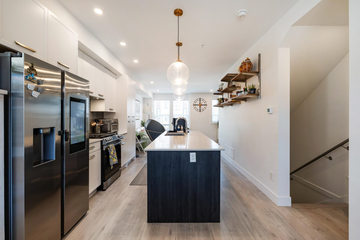 Kitchen Island Photo of 43 20680 76b Avenue, Langley, BC
