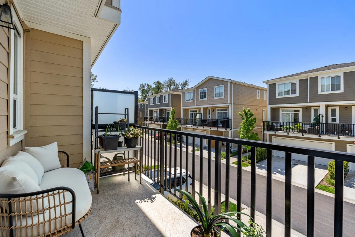 Walk-In Closet Photo of 43 20680 76b Avenue, Langley, BC