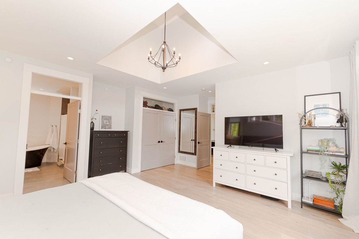 Guest Bathroom Photo of 12290 269 Street, Maple Ridge, BC