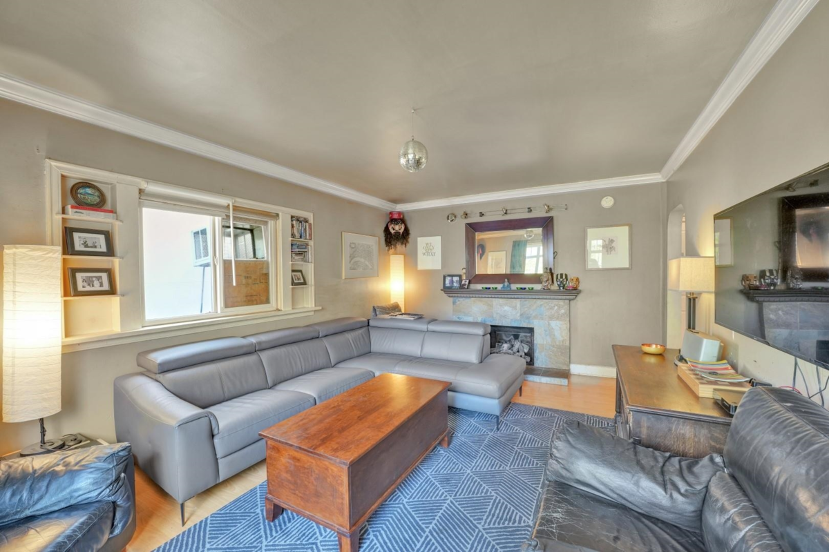 Breakfast Nook Photo of 2150 Nanaimo Street, Vancouver, BC