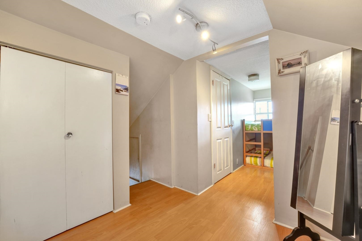 Entry Foyer Photo of 2150 Nanaimo Street, Vancouver, BC