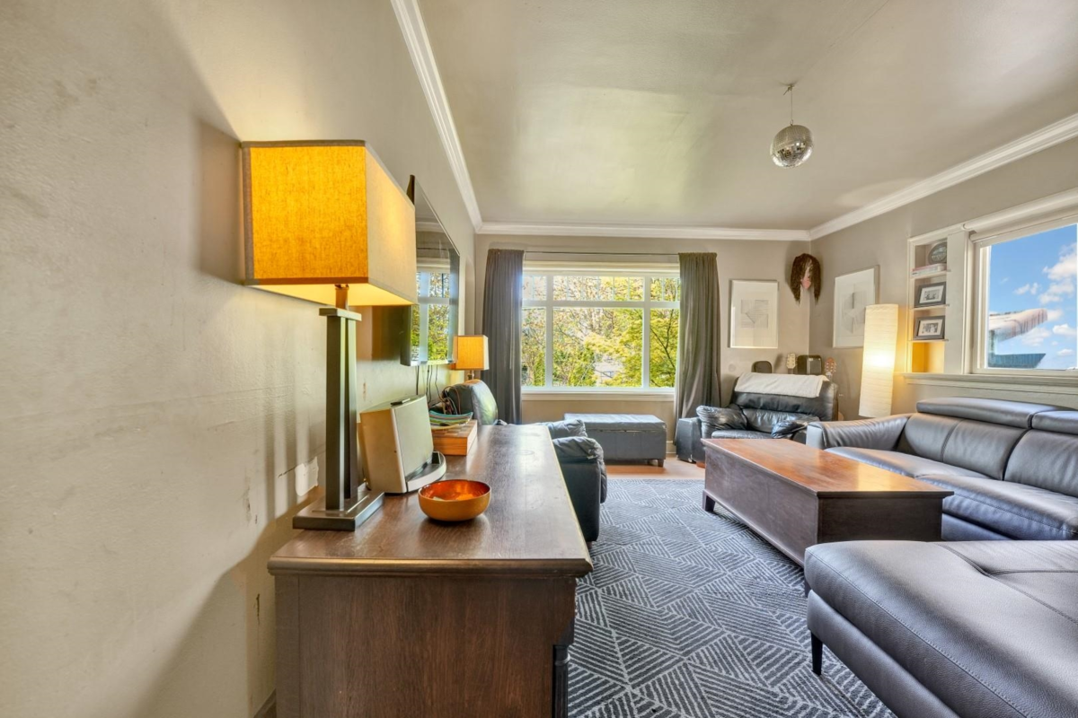 Walk-In Closet Photo of 2150 Nanaimo Street, Vancouver, BC