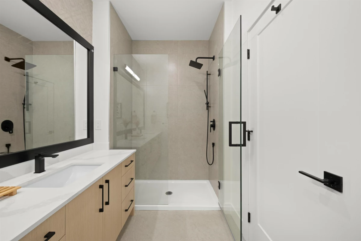 Garage Interior Photo of 1 4829 48 Avenue, Ladner, BC