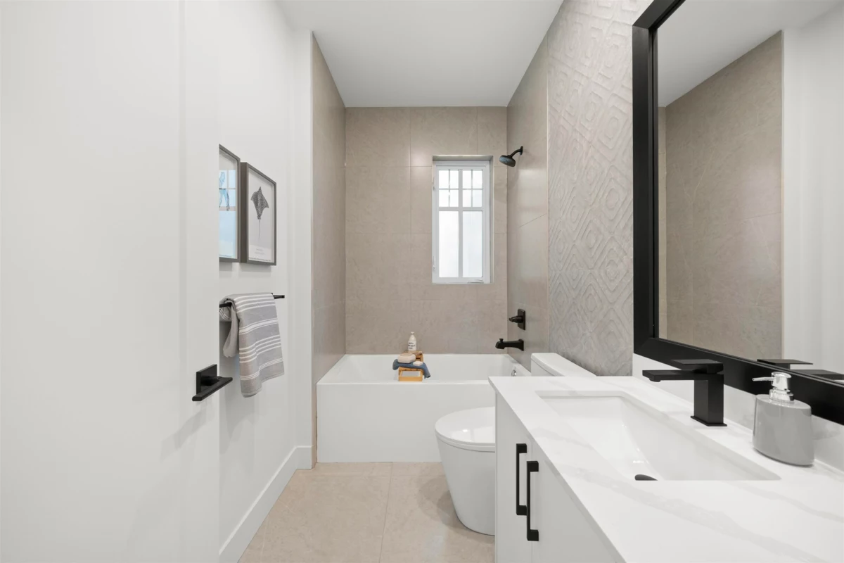 Outdoor Deck Photo of 1 4829 48 Avenue, Ladner, BC