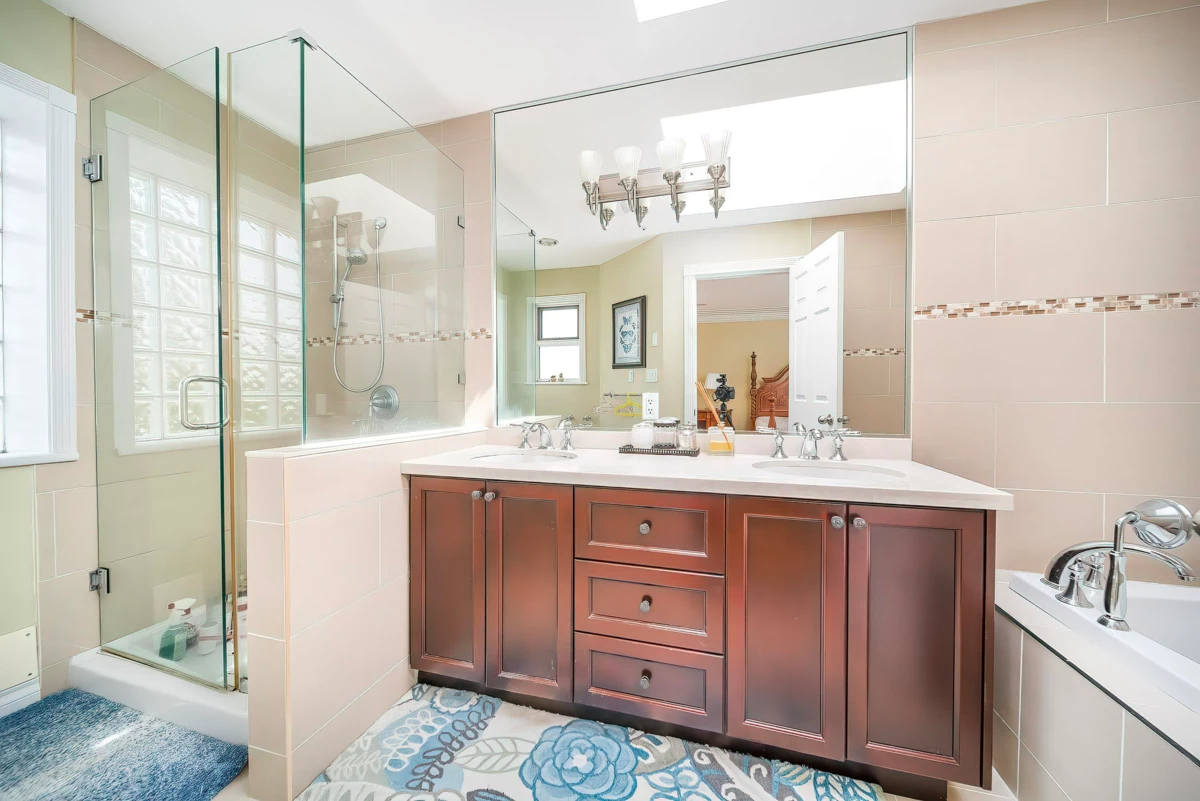 Entry Foyer Photo of 2407 W 18th Avenue, Vancouver, BC