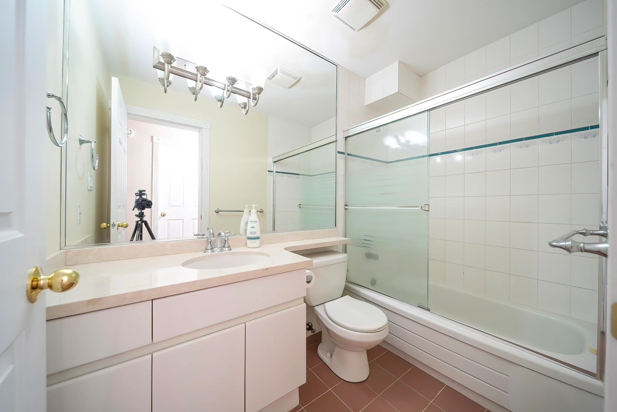 Front Yard Photo of 2407 W 18th Avenue, Vancouver, BC