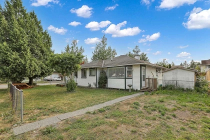 Kitchen Island Photo of 14187 66a Avenue, Surrey, BC