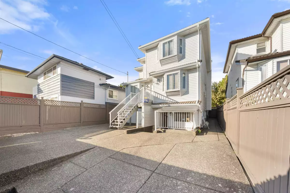 Exterior Rear Photo of 1288 E 59th Avenue, Vancouver, BC