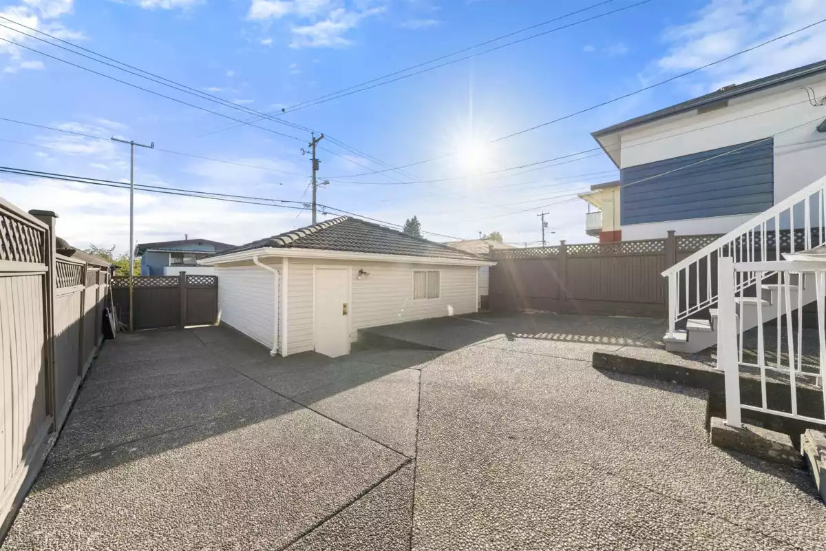 Family Room Photo of 1288 E 59th Avenue, Vancouver, BC