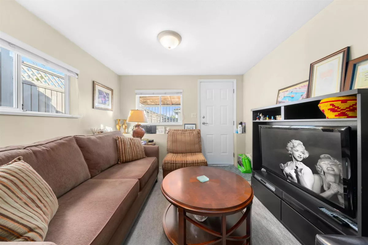 Kitchen Island Photo of 1288 E 59th Avenue, Vancouver, BC