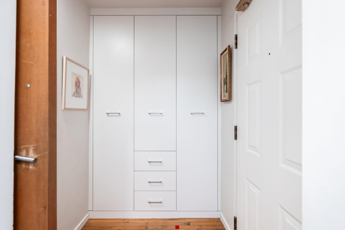 Entry Foyer Photo of 303 700 E Pender Street, Vancouver, BC