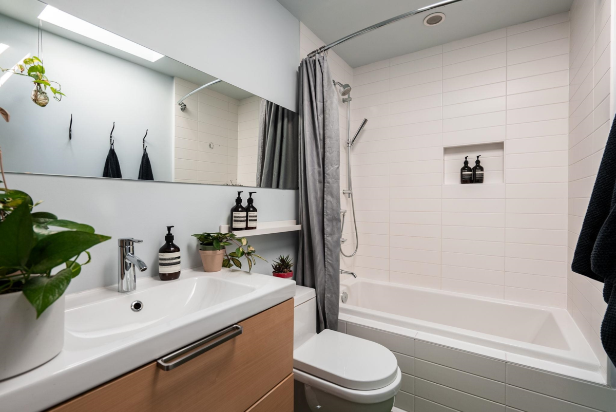 Guest Bathroom Photo of 303 700 E Pender Street, Vancouver, BC