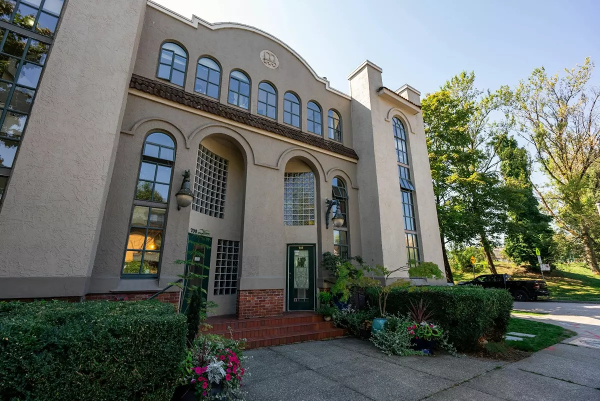 Hot Tub / Spa Photo of 303 700 E Pender Street, Vancouver, BC