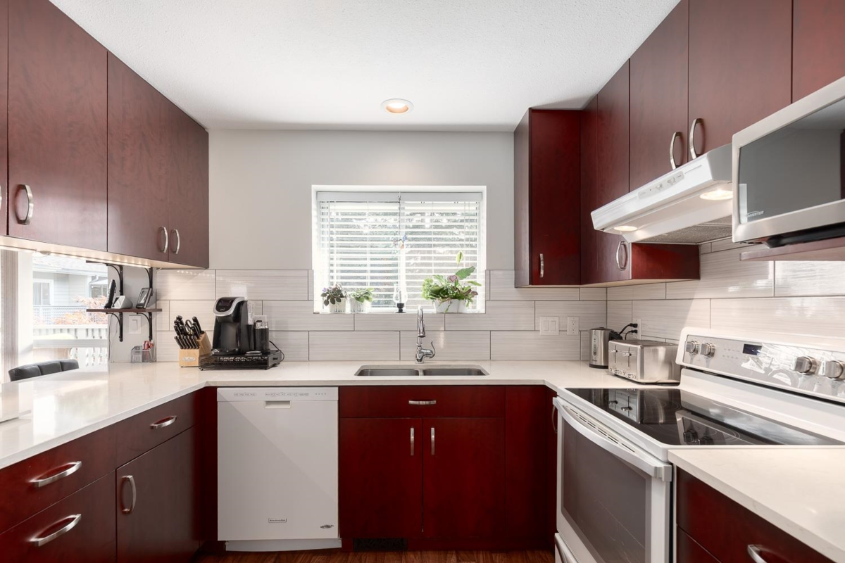 Basement Recreation Room Photo of 5 3634 Garibaldi Drive, North Vancouver, BC