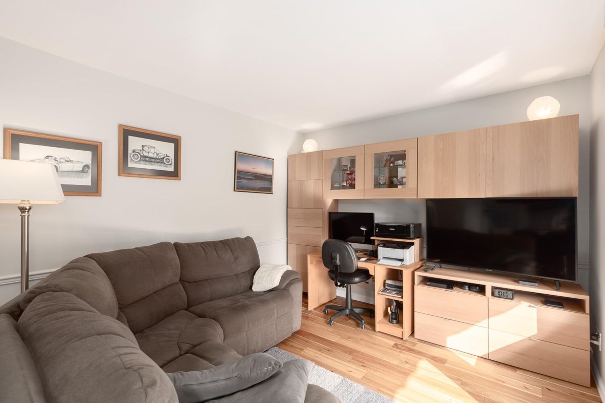 Bedroom 3 Photo of 5 3634 Garibaldi Drive, North Vancouver, BC