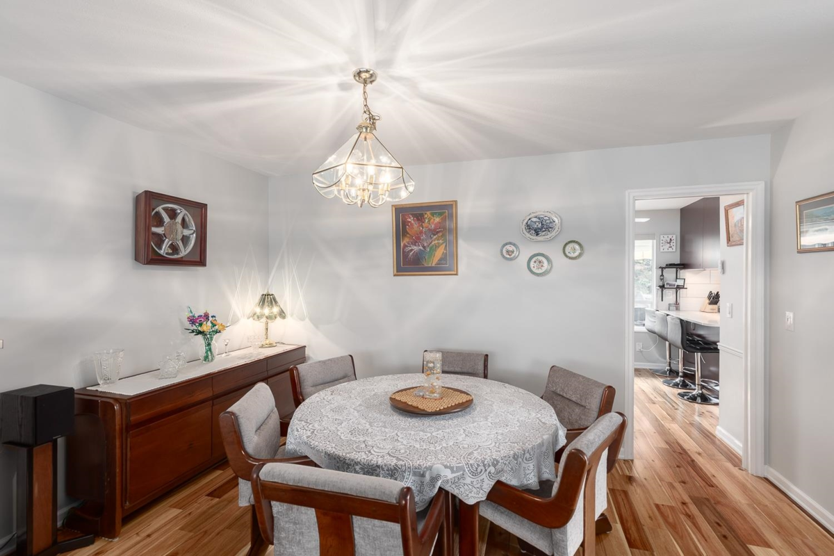 Breakfast Nook Photo of 5 3634 Garibaldi Drive, North Vancouver, BC