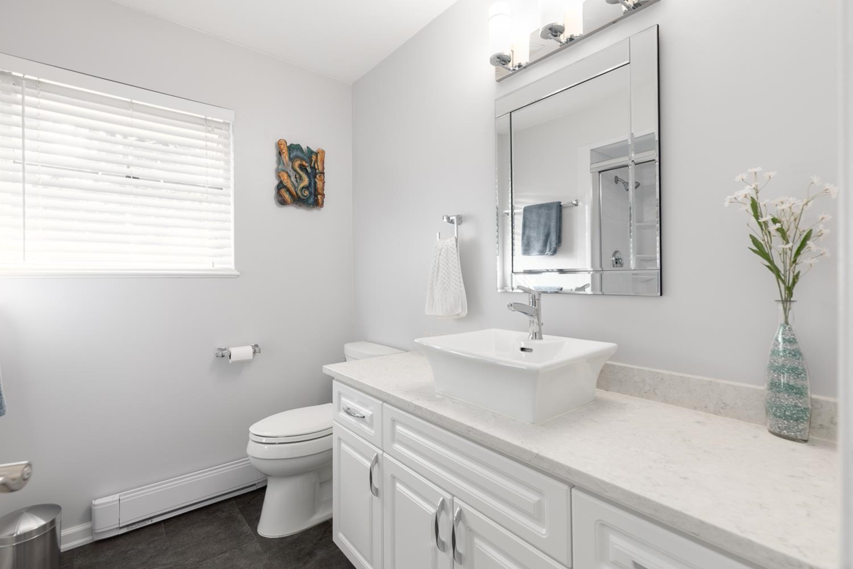 Hot Tub / Spa Photo of 5 3634 Garibaldi Drive, North Vancouver, BC