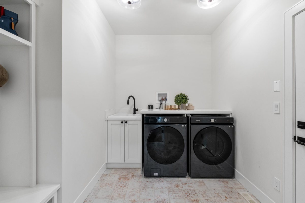 Basement Recreation Room Photo of 19675 78a Avenue, Langley, BC