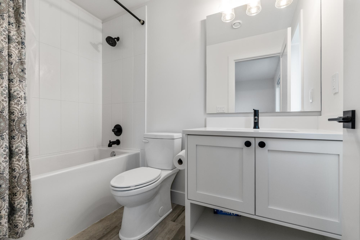 Hallway Photo of 19675 78a Avenue, Langley, BC