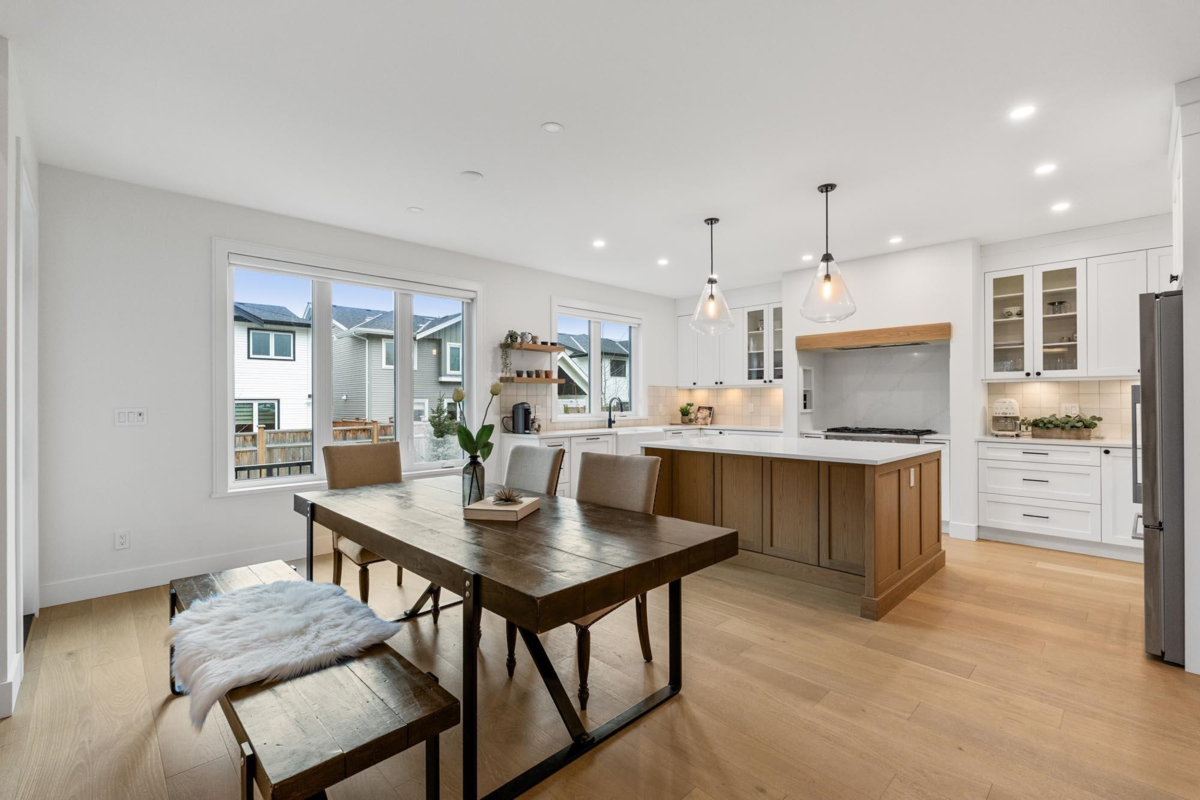 Kitchen Island Photo of 19675 78a Avenue, Langley, BC