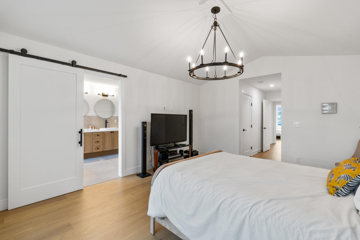 Walk-In Closet Photo of 19675 78a Avenue, Langley, BC