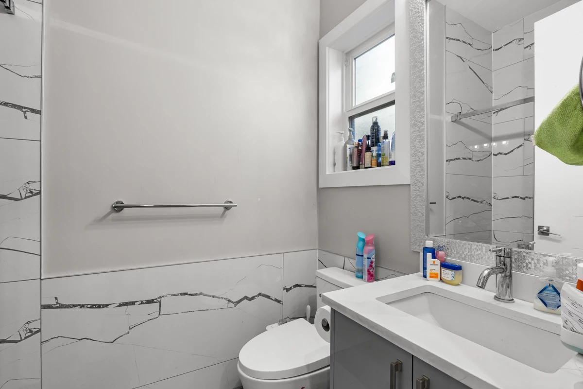 Hallway Photo of 11069 132 Street, Surrey, BC