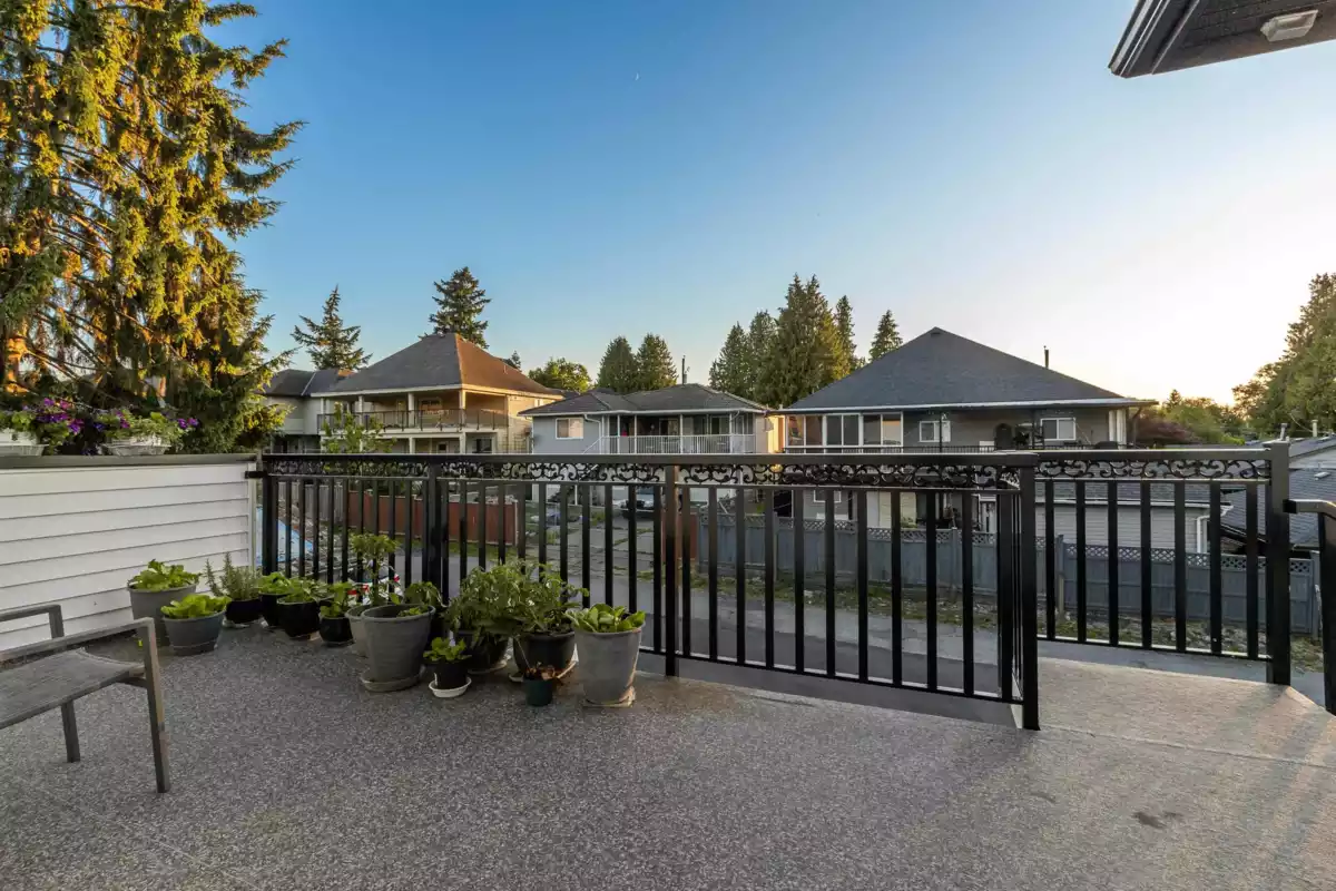 Mudroom Photo of 11069 132 Street, Surrey, BC