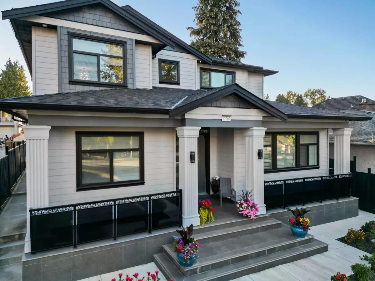 Swimming Pool Photo of 11069 132 Street, Surrey, BC