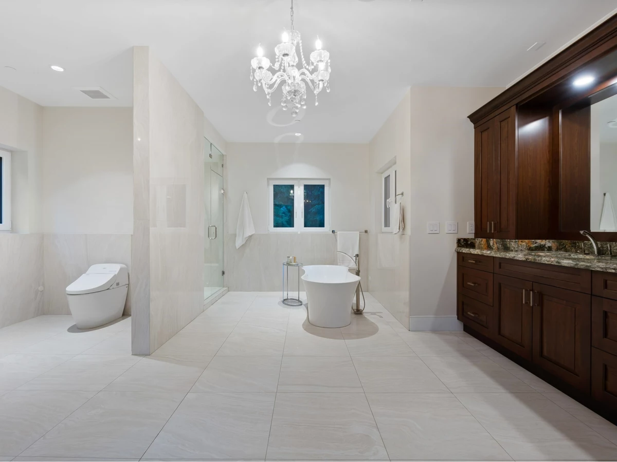 Guest Bathroom Photo of 1760 29th Street, West Vancouver, BC