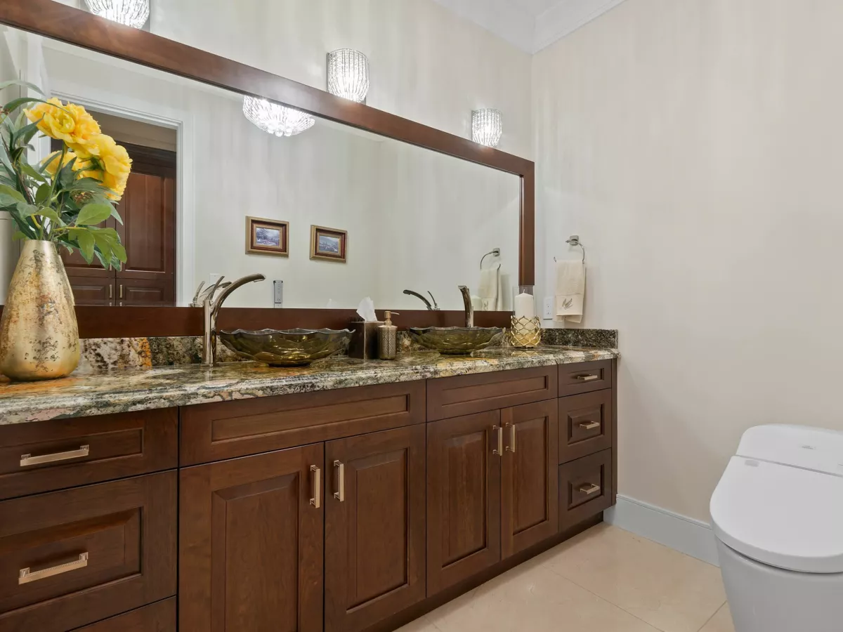 Hallway Photo of 1760 29th Street, West Vancouver, BC