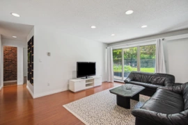 101 9857 Manchester Drive, Burnaby, BC