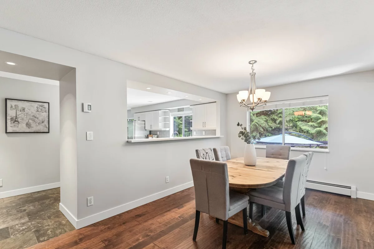 Breakfast Nook Photo of 27740 Sayers Crescent, Maple Ridge, BC