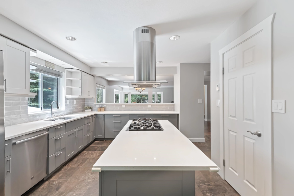 Primary Bathroom Photo of 27740 Sayers Crescent, Maple Ridge, BC