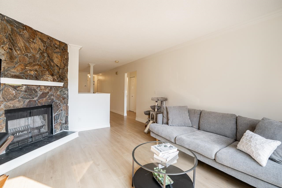 Kitchen Island Photo of 1185 Eagleridge Drive, Coquitlam, BC