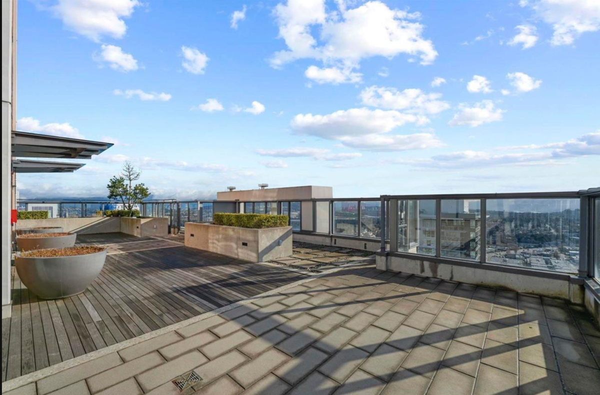 Hot Tub / Spa Photo of 3002 4900 Lennox Lane, Burnaby, BC