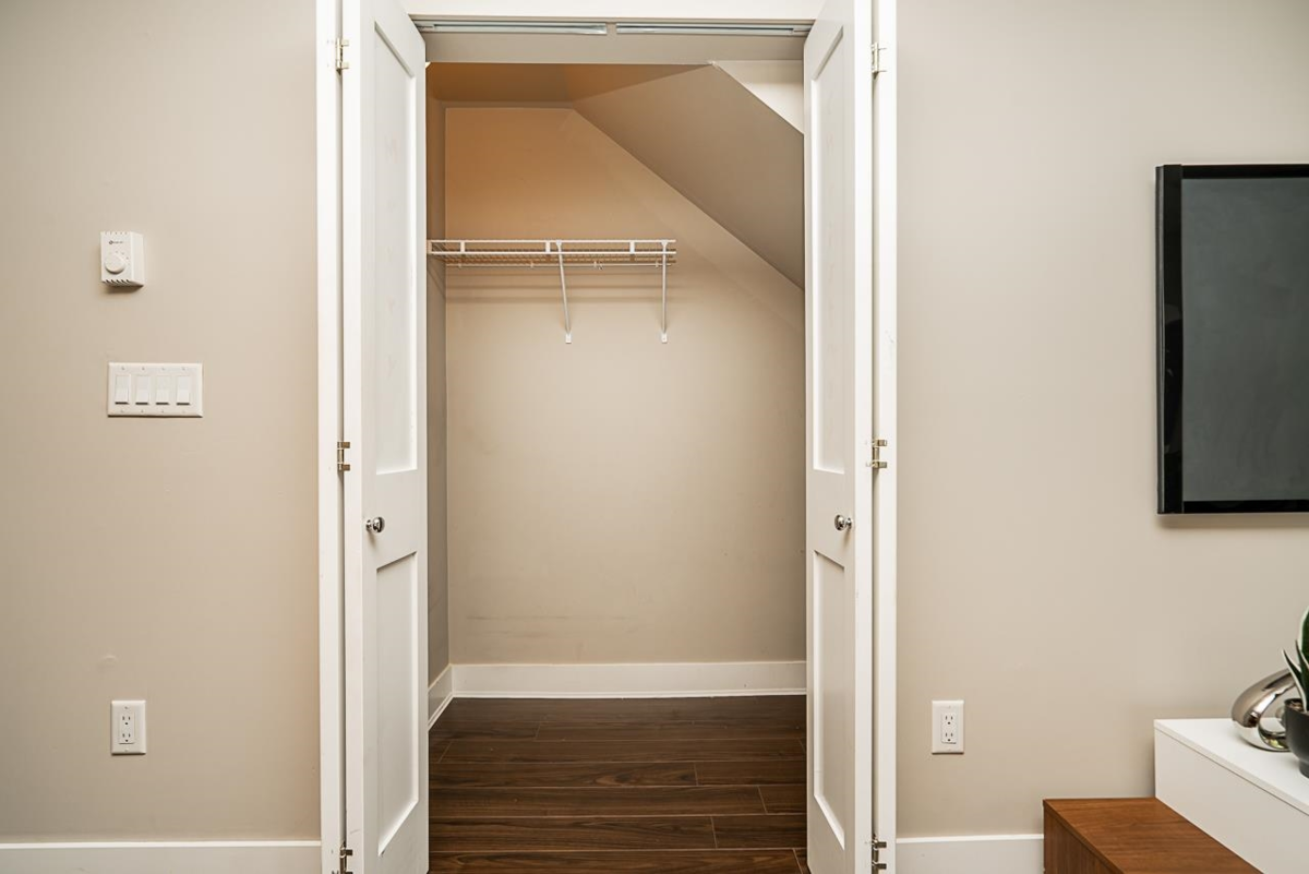 Entry Foyer Photo of 109 828 Royal Avenue, New Westminster, BC