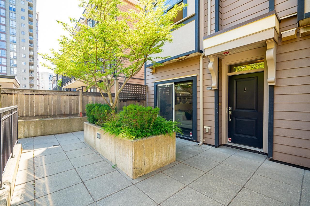 Kitchen Photo of 109 828 Royal Avenue, New Westminster, BC