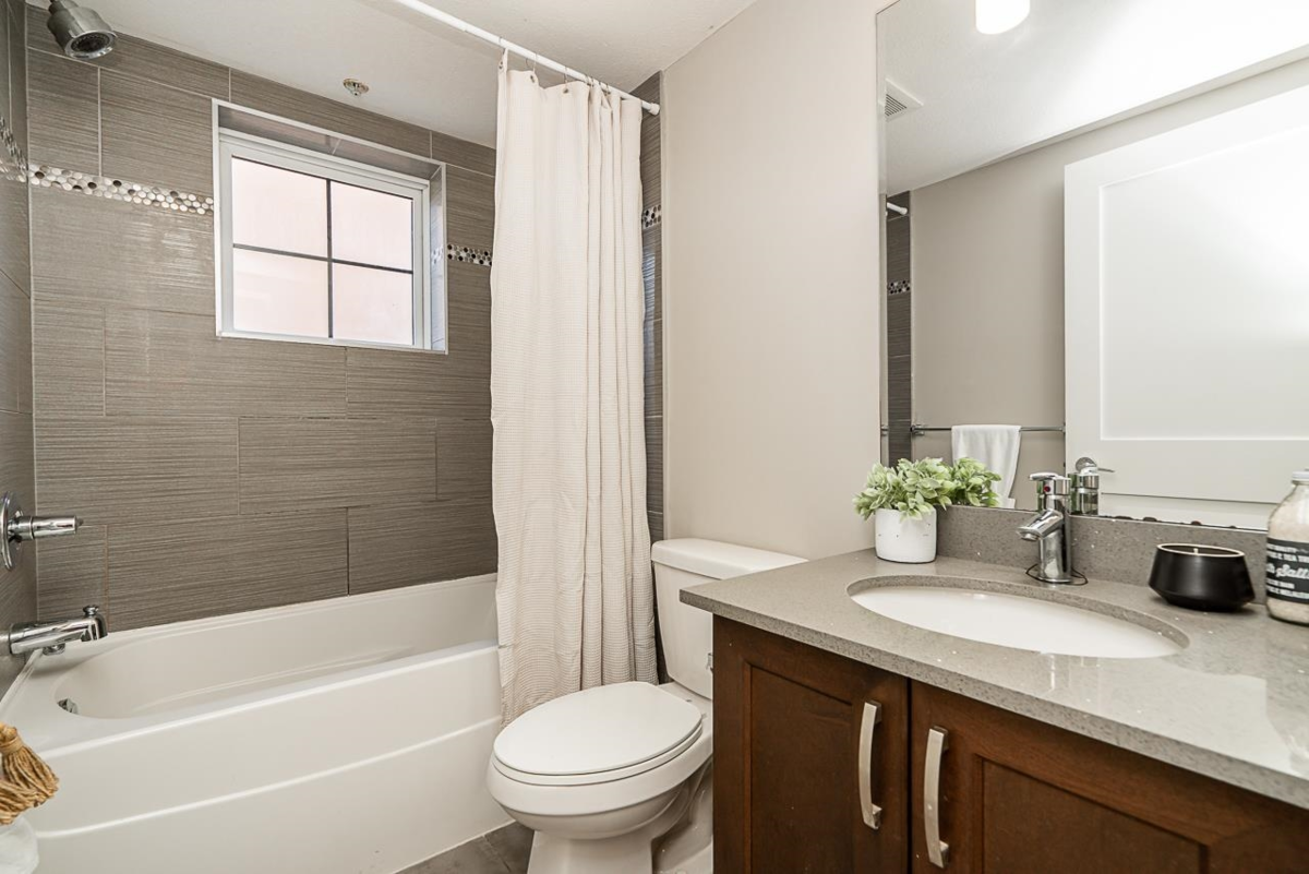 Outdoor Patio Photo of 109 828 Royal Avenue, New Westminster, BC