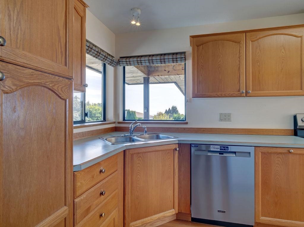 Entry Foyer Photo of 5170 Ridgeview Drive, Sechelt, BC