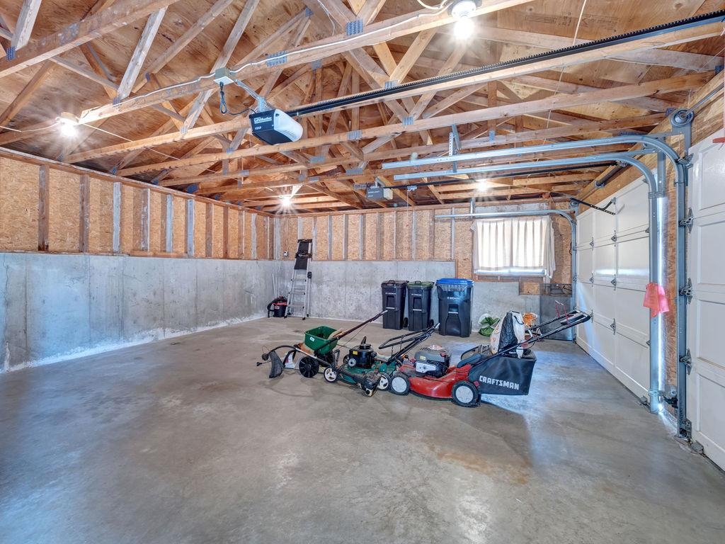 Hot Tub / Spa Photo of 5170 Ridgeview Drive, Sechelt, BC