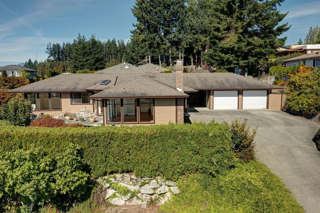 Living Room Photo of 5170 Ridgeview Drive, Sechelt, BC